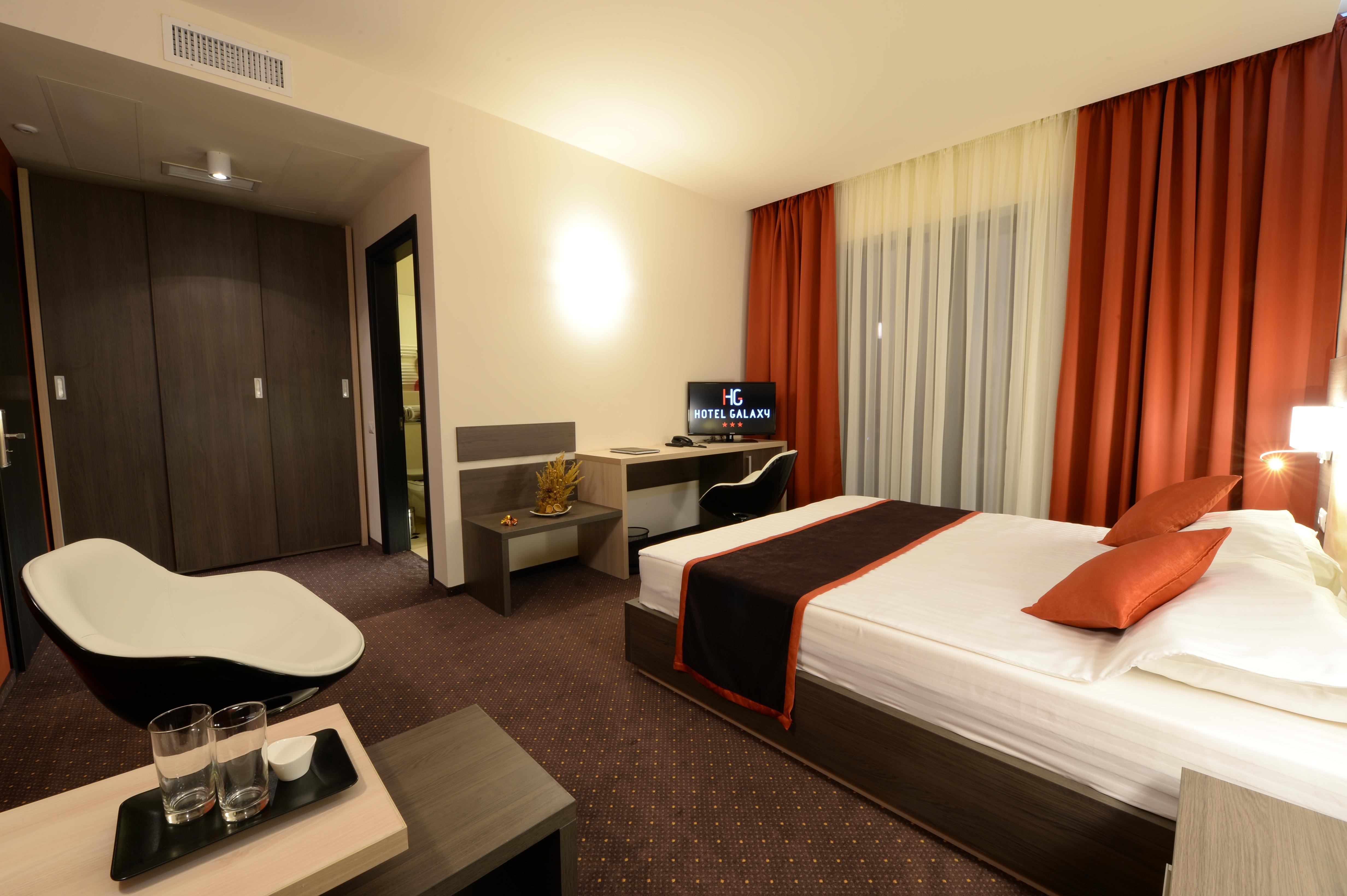 Hotel Galaxy Dumbravita  Bagian luar foto