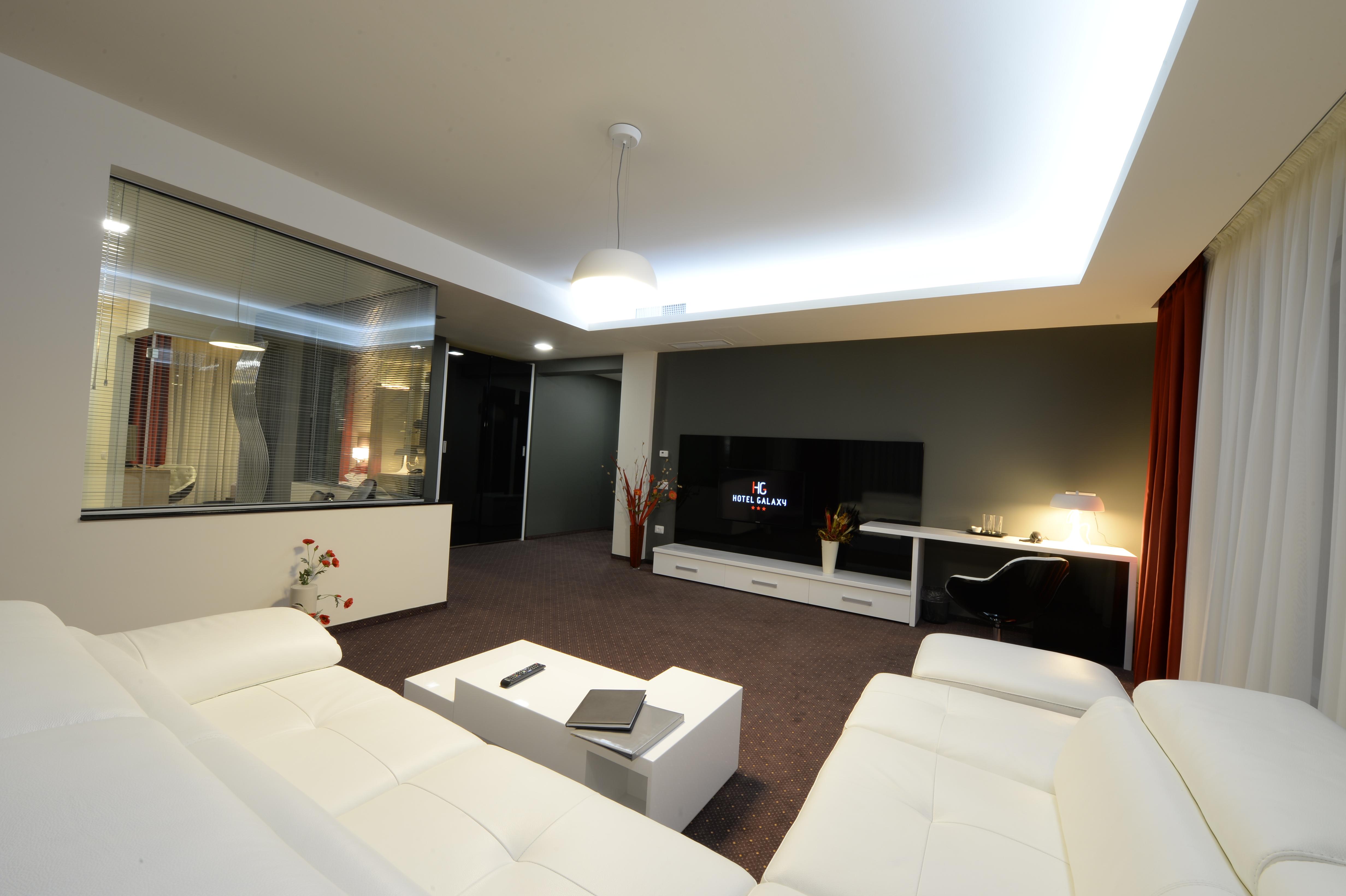 Hotel Galaxy Dumbravita  Bagian luar foto