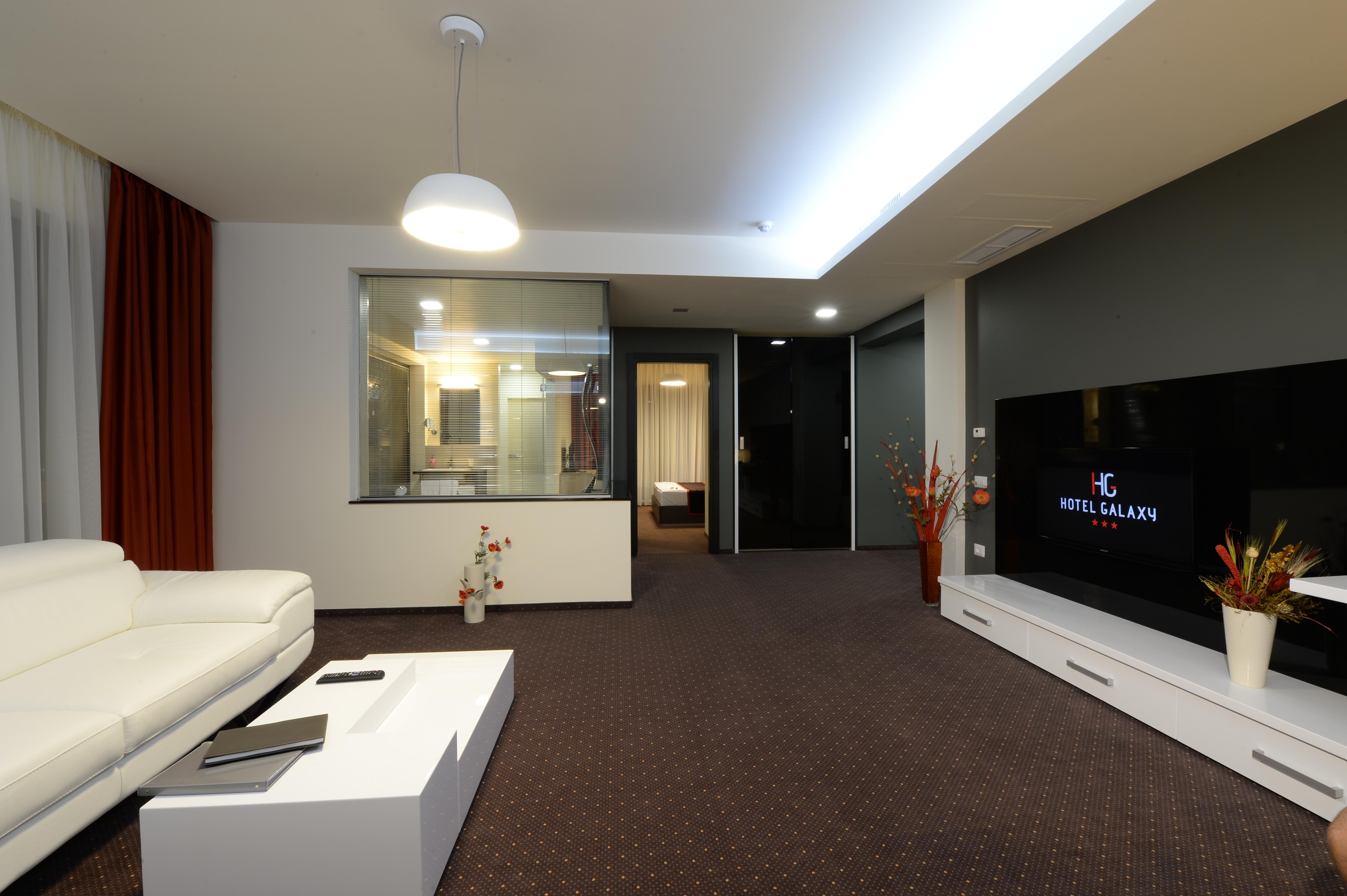Hotel Galaxy Dumbravita  Bagian luar foto