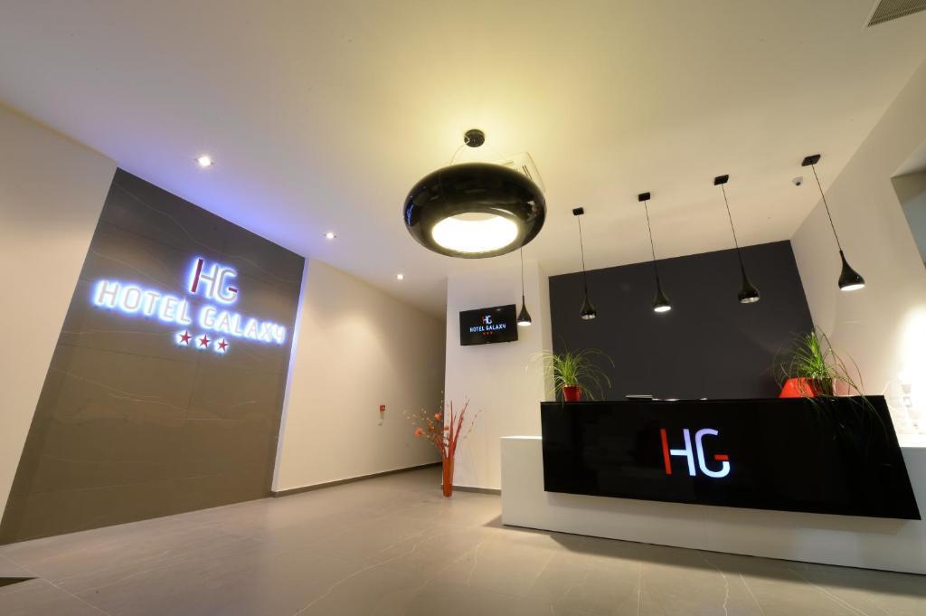 Hotel Galaxy Dumbravita  Bagian luar foto