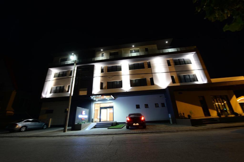 Hotel Galaxy Dumbravita  Bagian luar foto