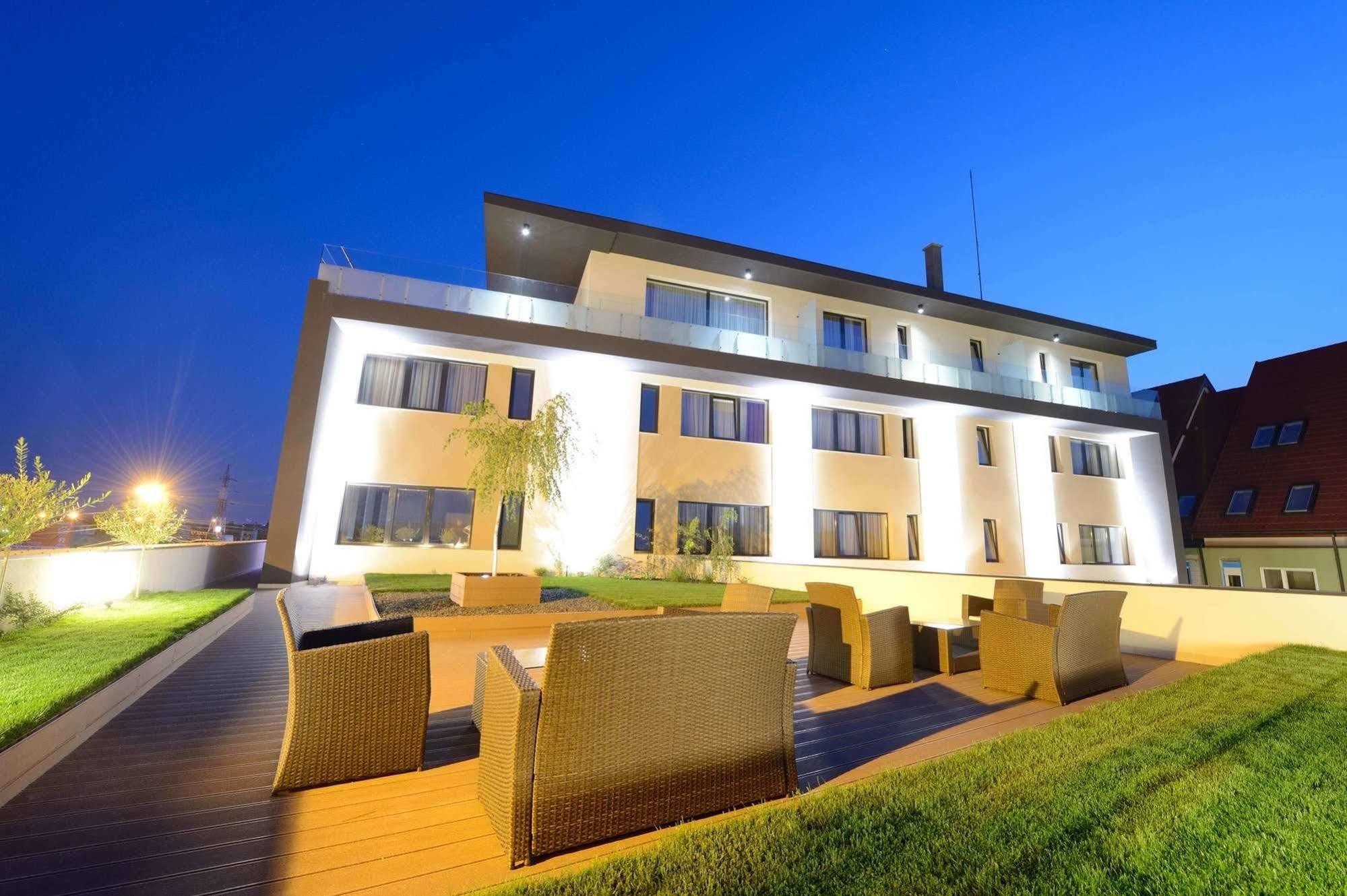 Hotel Galaxy Dumbravita  Bagian luar foto