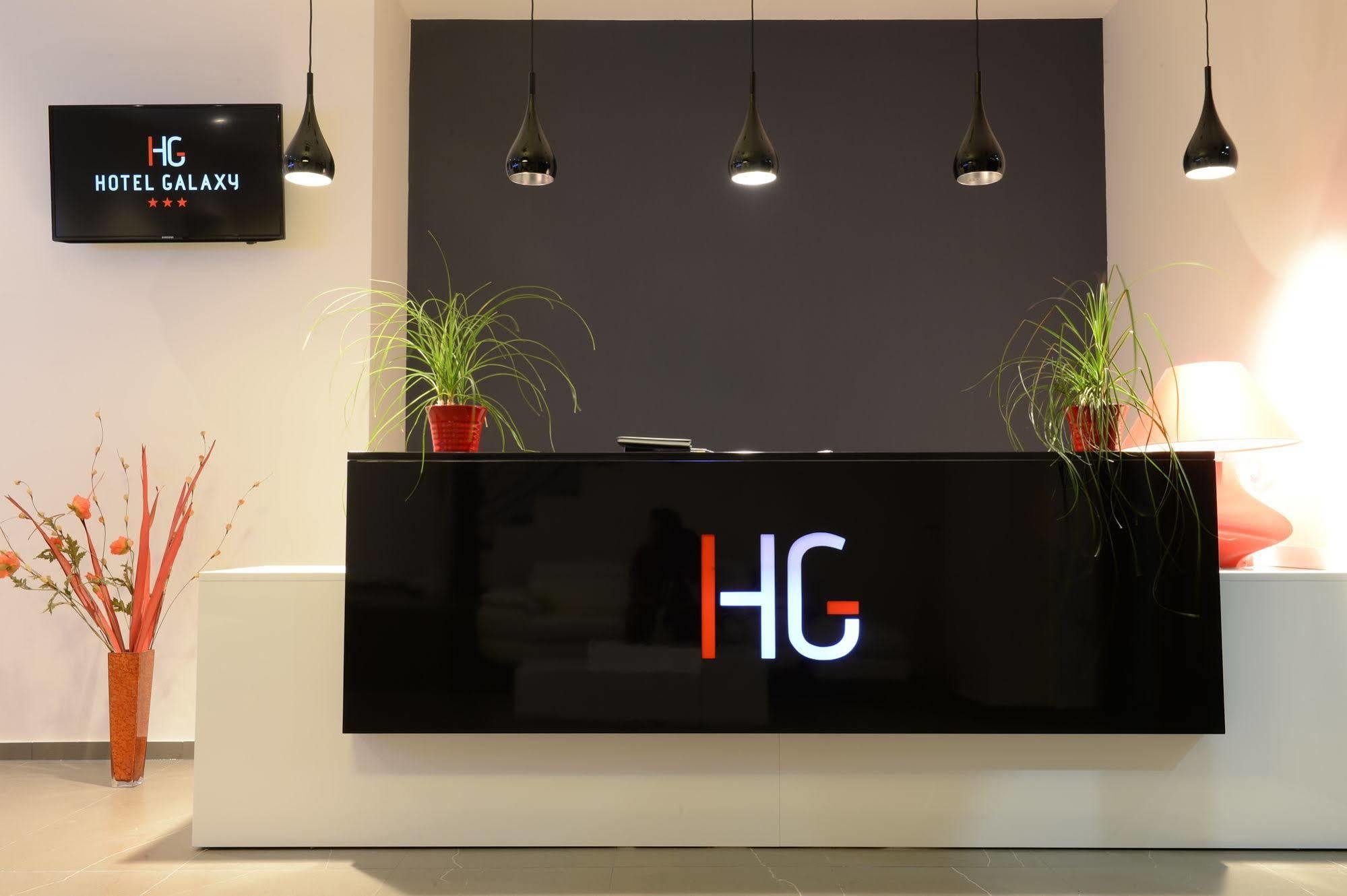 Hotel Galaxy Dumbravita  Bagian luar foto